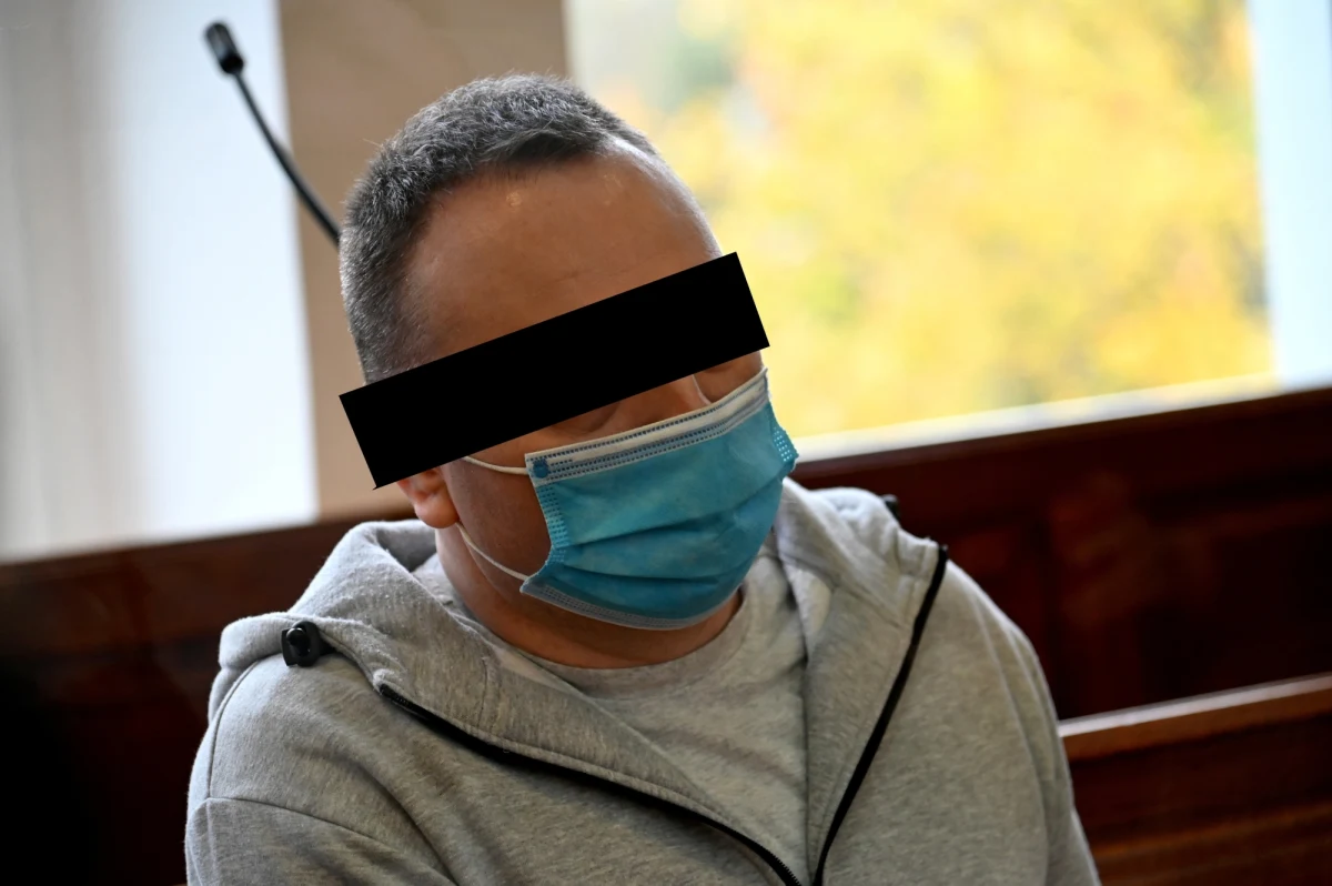 Przed Sądem Okręgowym w Koszalinie toczy się proces o zabójstwo trzech kobiet w Kołobrzegu. Głównym oskarżonym jest 46-letni Mariusz G. nazywany "Krwawym Tulipanem". Powołani do sprawy biegli podtrzymali wnioski z protokołów sekcji zwłok ofiar. Ocenili, że precyzyjne określenie czasu ich śmierci jest niemożliwe.