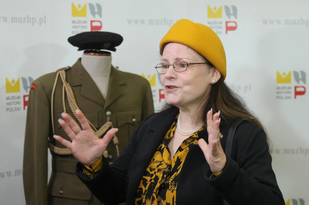 Oryginalny mundur gen. Stanisława Maczka - dowódcy 1. Dywizji Pancernej trafił w środę do zbiorów Muzeum Historii Polski. To uniform garnizonowy wzoru brytyjskiego, tzw. Service Dress. Przekazała go rodzina legendarnego dowódcy, który w 1944 roku wraz z żołnierzami uczestniczył w inwazji sił alianckich w Normandii.

