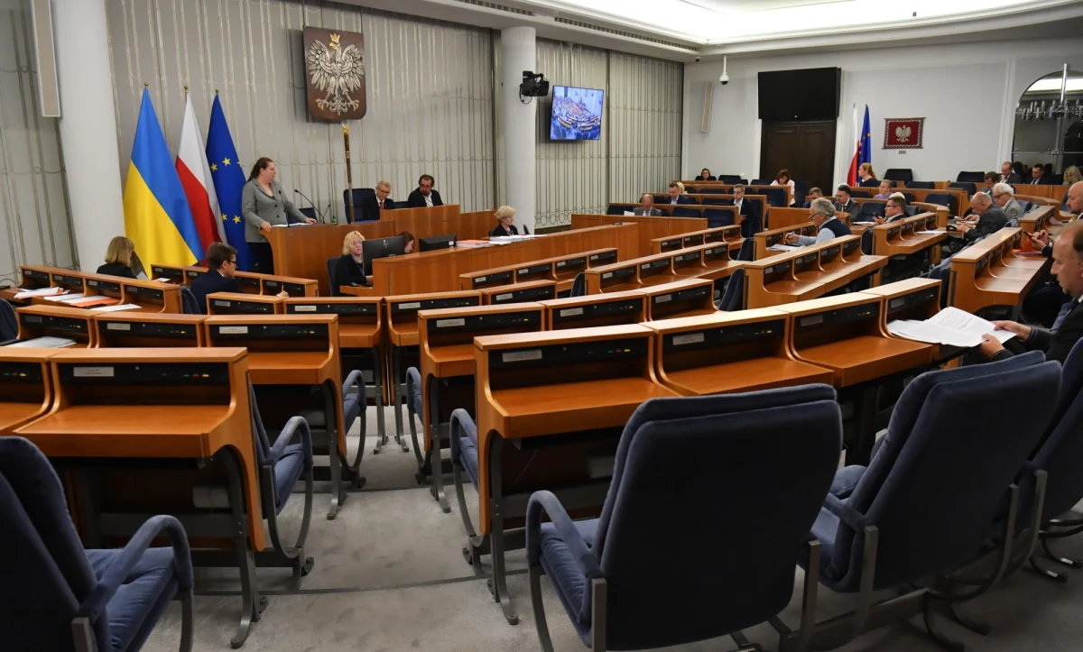 ​Wszystkie poprawki opozycji do sejmowej wersji ustawy likwidującej Izbę Dyscyplinarną Sądu Najwyższego zostały przyjęte w komisjach. Po czterech godzinach obrad zarekomendowano wprowadzenie do niej fundamentalnych zmian, którymi o 16 zajmie się cała izba.