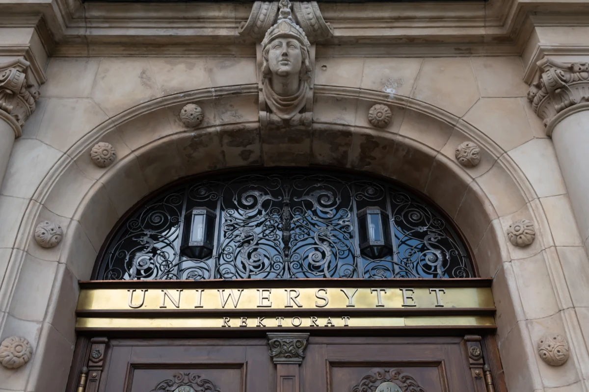 Ponad 16 tysięcy miejsc na studiach stacjonarnych i niestacjonarnych na 125 kierunkach – ruszyła rekrutacja na nowy rok akademicki w Uniwersytecie im. Adama Mickiewicza w Poznaniu. W tym roku uczelnia zachęca do studiowania na UAM pod hasłem „Nie wiesz? Nie wierz. Dowiedz się”.