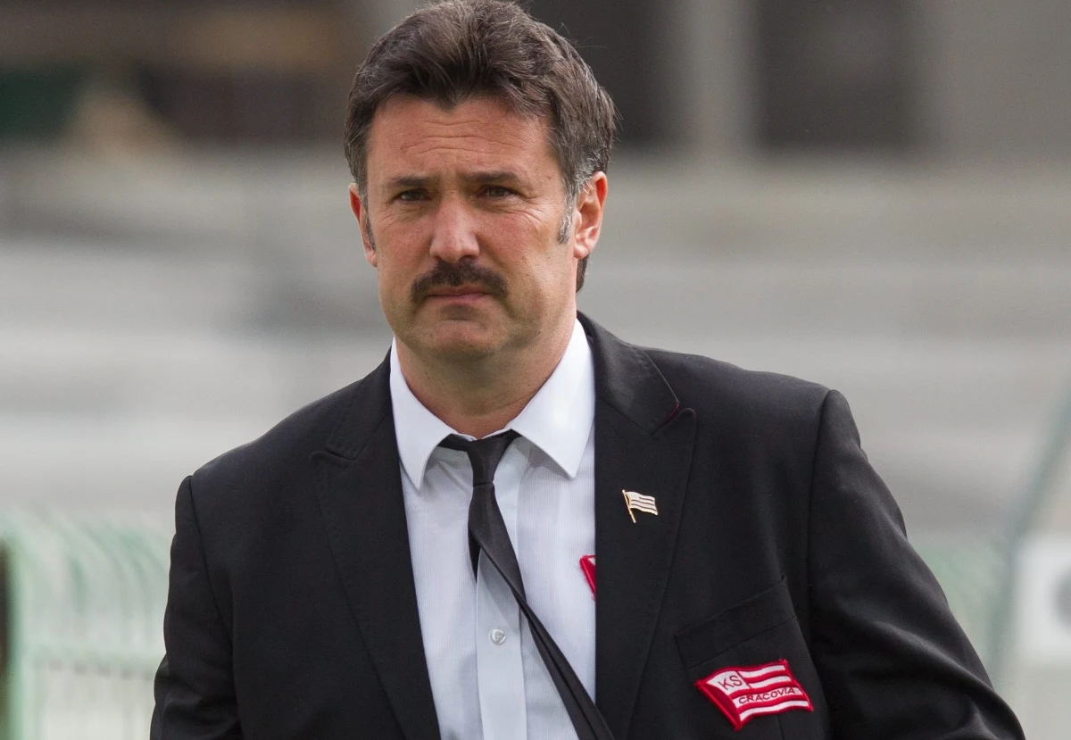 Były trener pierwszej drużyny Cracovii Wojciech Stawowy wrócił do krakowskiego klubu. Szkoleniowiec obejmie funkcję koordynatora grup juniorskich - poinformował klub.