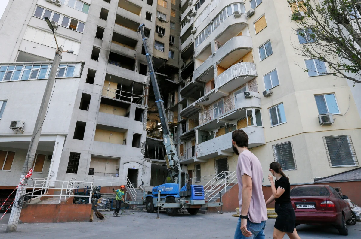 Mychajło Podolak, doradca prezydenta Ukrainy Wołodymyra Zełenskiego, ocenił, że wojna z Rosją trwać będzie co najmniej do zimy, bo żadna ze stron nie może się cofnąć. Władze Ukrainy są przekonane, że nie wolno dopuścić do zamrożenia wojny - dodał.