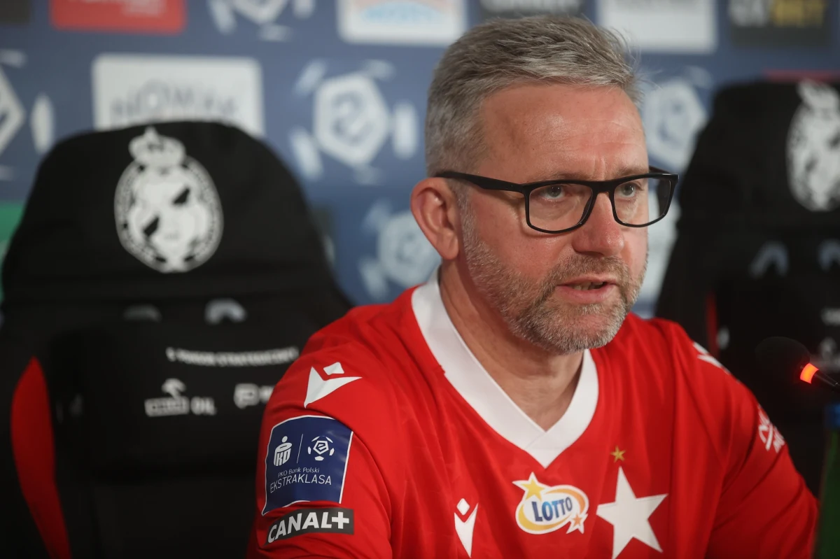 Mimo spadku z piłkarskiej Ekstraklasy trener Jerzy Brzęczek zostaje w Wiśle Kraków. Były selekcjoner reprezentacji Polski podpisał nowy kontrakt z "Białą Gwiazdą".