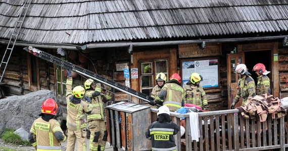 Gospodyni schroniska na Hali Kondratowej w Tatrach zapowiedziała, że po wtorkowym pożarze chce do 10 czerwca wrócić do normalnej działalności. Spaleniu uległ fragment dachu.