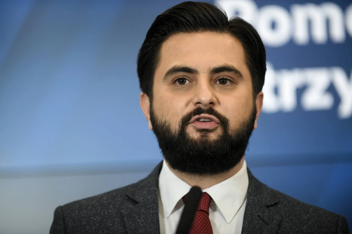 "Przestrzegam osoby, które mówią, że ukraińskie zboże zaleje Europę i świat. Trzeba po prostu je spokojnie i mądrze wywieźć i nakarmić ludzi, którzy są w tym momencie głodni. Udrożnić te kanały, aby również dbać o polskiego rolnika, który wtedy będzie mógł po dobrych cenach sprzedawać swoje zboże" - mówi Norbert Kaczmarczyk. Wiceminister rolnictwa był gościem Tomasza Weryńskiego w programie "7 pytań o 7:07" w Radiu RMF24.