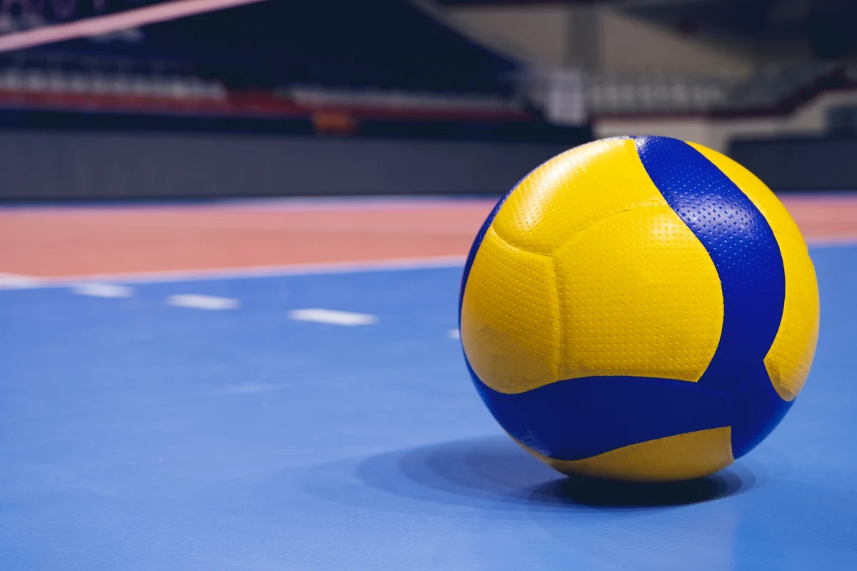 Polskie siatkarki rozpoczęły występy w tegorocznej edycji Ligi Narodów od wygranej z Kanadą 3:1 (20:25, 25:22, 25:23, 25:20) . W kolejnych dniach rywalkami biało-czerwonych będą drużyny Brazylii, Niemiec i Korei Płd.