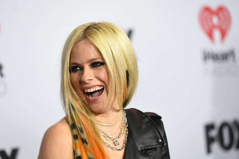 W tym roku mija dokładnie 20 lat od muzycznego debiutu Avril Lavigne. 4 czerwca 2002 roku 17-letnia wówczas artystka wydała płytą "Let Go", która podbiła listy przebojów i otworzyła piosenkarce drogę do wielkiej kariery. Tą okrągłą rocznicę Avril Lavigne zamierza uczcić w nietypowy sposób - jeszcze w tym roku chce wydać swoją książkę kucharską.
