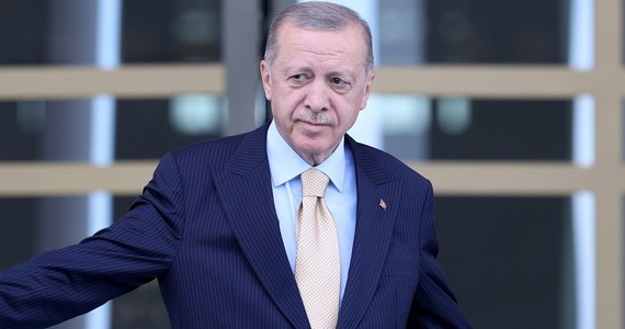 Zwróciliśmy się do ONZ i innych organizacji z wnioskiem, by międzynarodowa nazwa naszego kraju brzmiała odtąd nie "Turkey" (z języka angielskiego), ale "Turkiye" (z języka tureckiego) - oświadczyl szef dyplomacji Turcji Mevlut Cavusoglu, cytowany przez agencję Anatolia.