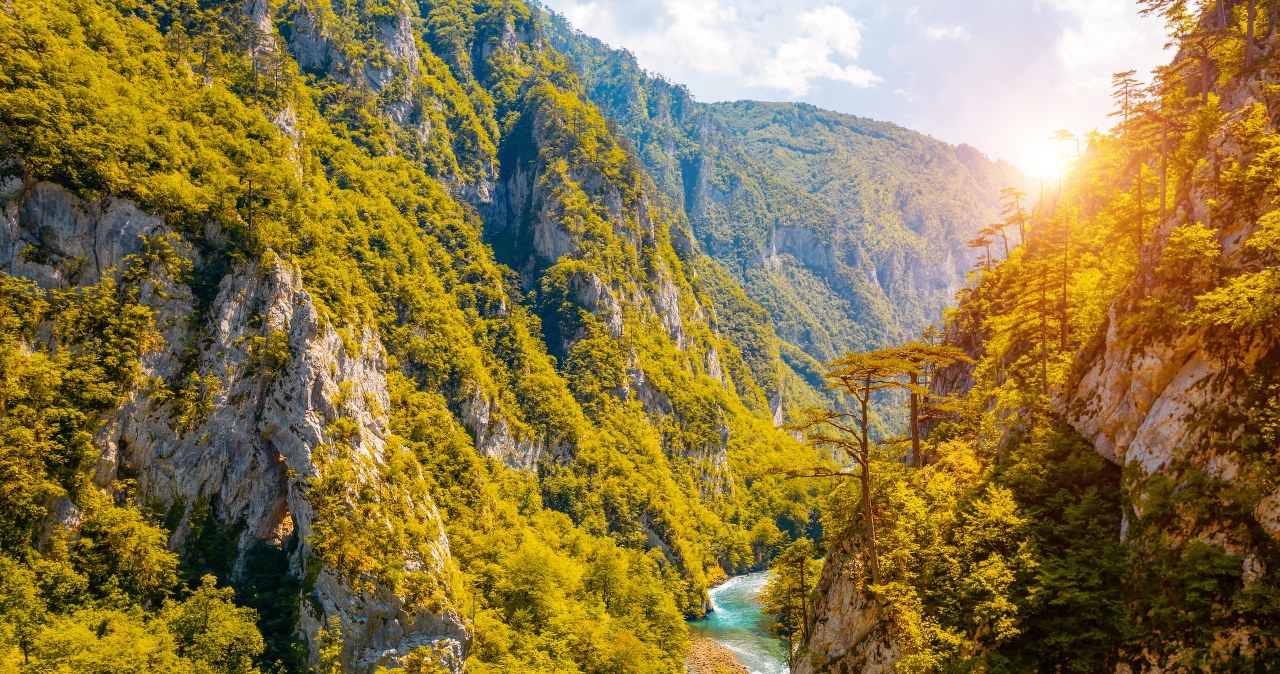 Miejsce wyglądające jak z innej planety. Tu jest najgłębszy wąwóz Europy Miejsce wyglądające jak z innej planety. Tu jest najgłębszy wąwóz Europy