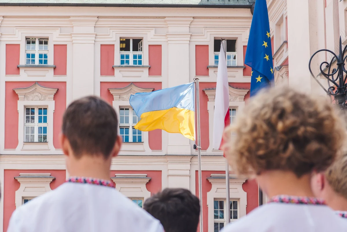 Dzieci z dwóch ukraińskich chórów - "Dzwoneczek" oraz "Vognik" przyjechały do Poznania. W stolicy Wielkopolski będą gościć do niedzieli. W piątek i w sobotę będzie ich można usłyszeć podczas kilku koncertów. 