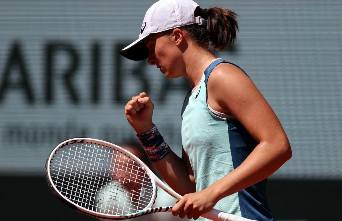 W półfinale French Open Iga Świątek zmierzy się z rozstawioną z numerem 20. Rosjanką Darią Kasatkiną. 21-letnia Polka wcześniej tylko raz osiągnęła finał wielkoszlemowego turnieju - w 2020 roku, gdy ostatecznie wygrała w Paryżu. "Trzeba uważać, bo Kasatkina to bardzo sprytna tenisistka, grająca trochę tak, jak kiedyś Agnieszka Radwańska z takim dużym wyczuciem kortu. To nie będzie dla Igi spacerek" - mówi w internetowym Radiu RMF24 Wojciech Fibak. Legendarny tenisista był gościem Tomasza Weryńskiego.