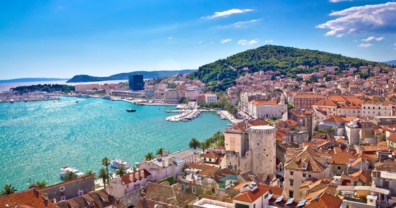 Chorwacja spełnia warunki pozwalające na wprowadzenie w tym kraju waluty euro 1 stycznia 2023 roku - poinformowała Komisja Europejska w opublikowanym w środę raporcie o konwergencji, który ocenia postępy państw członkowskich UE w wypełnianiu zobowiązań związanych z uczestnictwem w Unii Gospodarczej i Walutowej. 