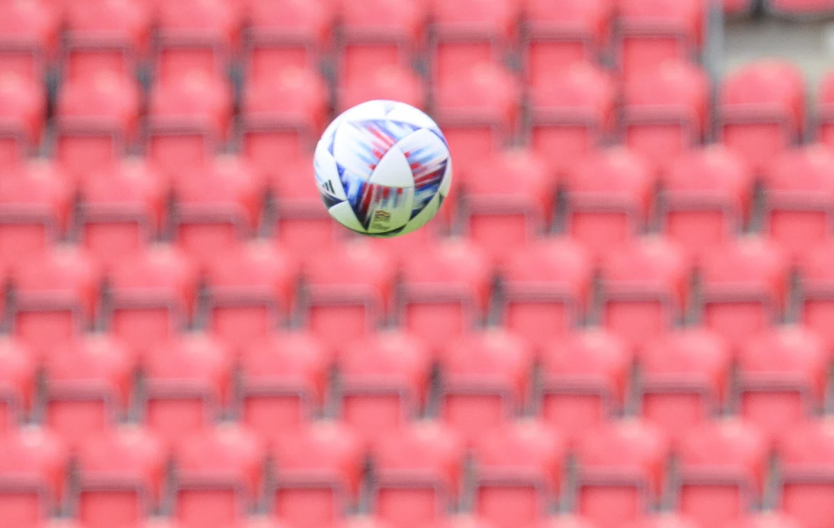 Piłkarze Rakowa Częstochowa będą mogli grać na swoim obiekcie w meczach eliminacji Ligi Konferencji. Stadion pomyślnie przeszedł wizytację UEFA.