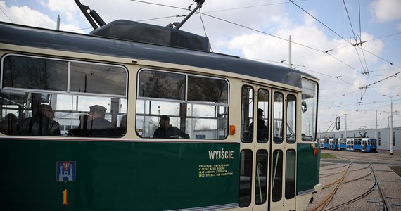 Rusza 20. sezon Krakowskiej Linii Muzealnej. Już od 5 czerwca aż do 18 września mieszkańcy Krakowa i turyści będą się mogli przejechać  zabytkowymi tramwajami i autobusami na specjalnych liniach.