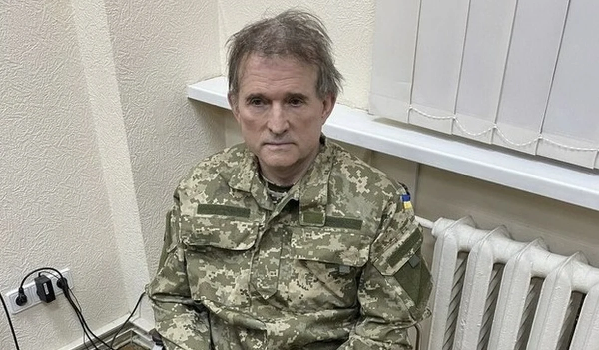 ​Ukraińscy śledczy zakończyli dochodzenie w sprawie polityka i biznesmena Wiktora Medwedczuka, blisko powiązanego z prezydentem Rosji Władimirem Putinem. Oligarsze grozi 15 lat więzienia.