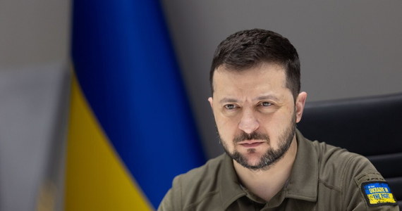 "Wojska ukraińskie odniosły pewne sukcesy w Siewierodoniecku, ale ogólna sytuacja militarna w Donbasie nie zmieniła się w ciągu ostatnich 24 godzin" - powiedział prezydent Wołodymyr Zełenski w wieczornym nagraniu wideo.