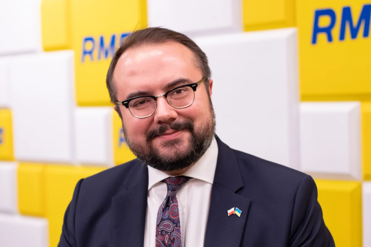 Kiedy pieniądze z KPO trafią do Polski? "Nie podam daty, ale jest spora szansa, że w tym roku. Może w trzecim, albo w czwartym kwartale" - mówi gość Porannej rozmowy w RMF FM wiceszef ministerstwa spraw zagranicznych Paweł Jabłoński. Jak zaznacza, są tacy politycy, którzy będą chcieli, żeby te środki do Polski nie trafiły wcale. 