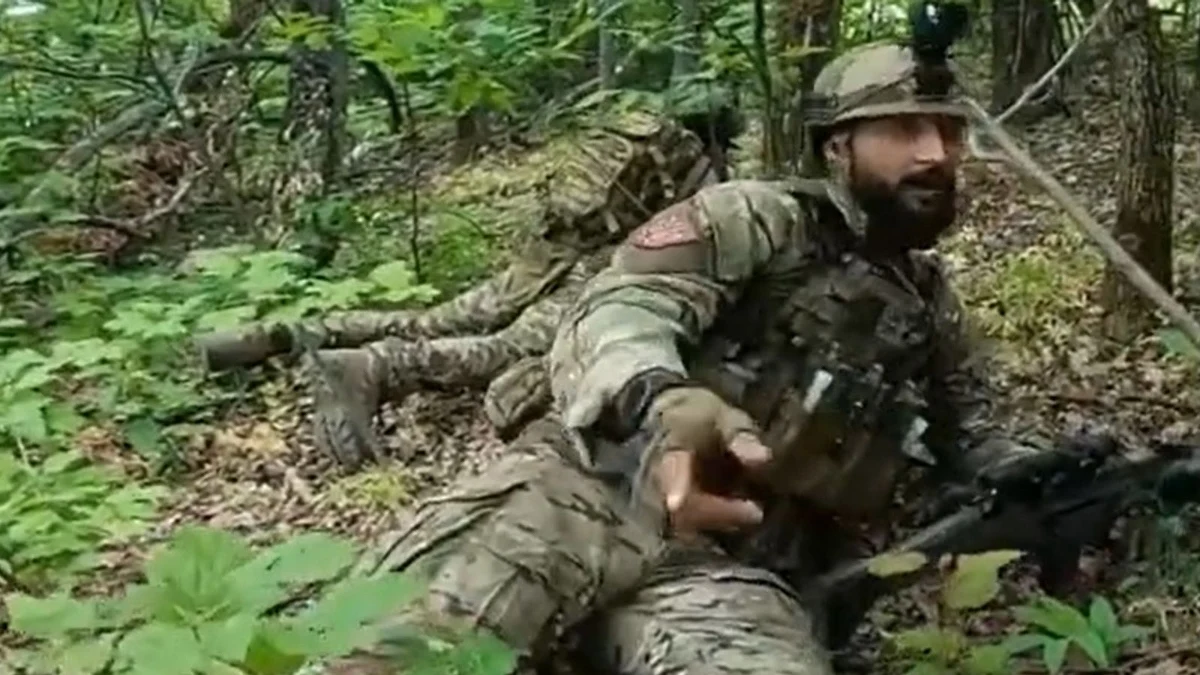 Ben Grant, syn brytyjskiej parlamentarzystki Helen Grant, walczy na Ukrainie. 26 maja jego odział brał udział w walkach, podczas których zginął wysokiej rangi oficer czeczeński Adam Bisultanow. "Strzelaj" - słychać głos Granta na filmie pokazującym przebieg bitwy.