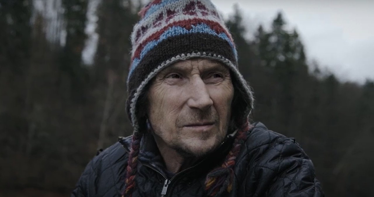 Rzucił wszystko i wyjechał w Bieszczady. Ostatnie lata spędził na tratwie