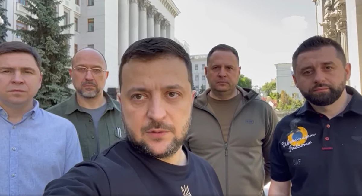 "Jest z nami cały naród Ukrainy, zwyciężymy" - zadeklarował prezydent Ukrainy Wołodymyr Zełenski w opublikowanym na swoim kanale na Facebooku wideo. Dziś jest setny dzień rosyjskiej inwazji na ten kraj.