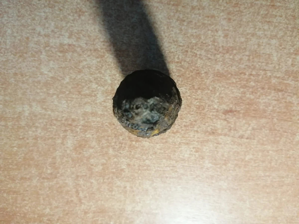 Zardzewiały pocisk przeciwlotniczy przyniósł do domu 9-latek. Jak informuje Sebastian Gleń, rzecznik prasowy Komendy Wojewódzkiej Policji w Krakowie, nie było konieczności ewakuacji, a niebezpieczny przedmiot został zabezpieczony przez policjantów i  przekazany saperom.