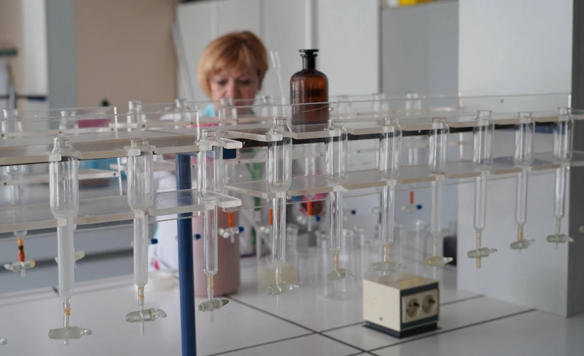 Rosjanie wyrządzili w Czarnobylu niepowetowane szkody. Z lokalnej elektrowni atomowej zabrali sprzęt wart wiele milionów dolarów, który jest im zupełnie nieprzydatny - powiedział Mykoła Bespały, dyrektor Centrum Laboratorium Analitycznego czarnobylskiej elektrowni w rozmowie z "Washington Post". 