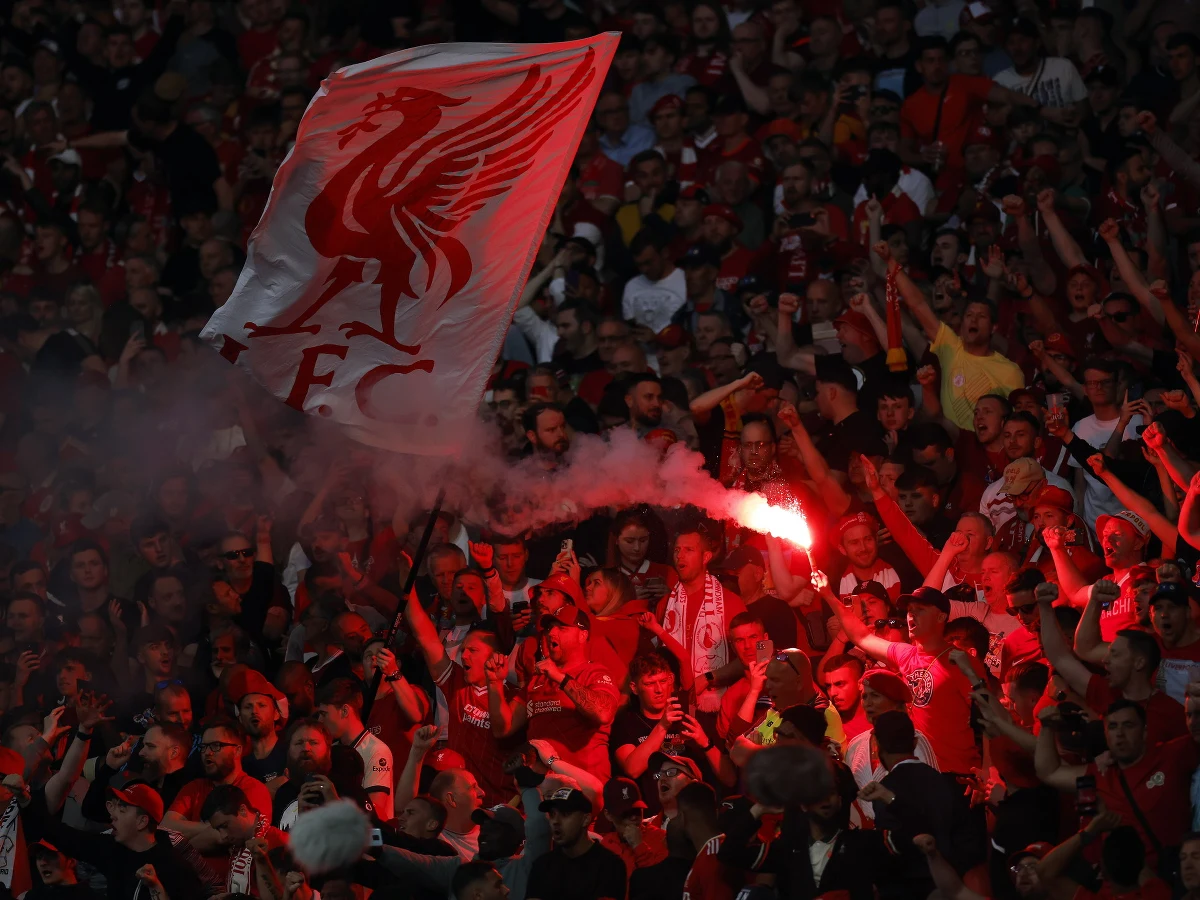 Real Madryt wygrał piłkarską Ligę Mistrzów, ale więcej niż o finale z Liverpoolem mówiło się o zamieszaniu wokół stadionu w Paryżu. Europejska Unia Piłkarska (UEFA) w wydanym oświadczeniu przeprosiła kibiców za chaos organizacyjny przed sobotnim finałem.