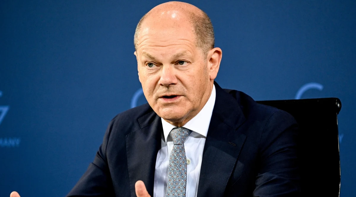 Głosami koalicji rządowej (SPD, Zieloni, FDP) oraz opozycyjnej CDU/CSU Bundestag uchwalił większością głosów nowelizację Ustawy Zasadniczej. Pozwoli to na utworzenie specjalnego funduszu dla Bundeswehry na zakup uzbrojenia i wyposażenia - informuje w piątek portal RedaktionsNetzwerk Deutschland (RND).
