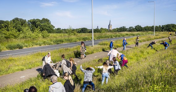 Po czterech dniach poszukiwań wolontariusze odnaleźli ciało zaginionego 9-letniego chłopca Gino w mieście Geleen na południu Holandii. Biuro rzecznika policji w Maastricht informuje, że zatrzymano 22-letniego mężczyznę podejrzanego o uprowadzenie dziecka.