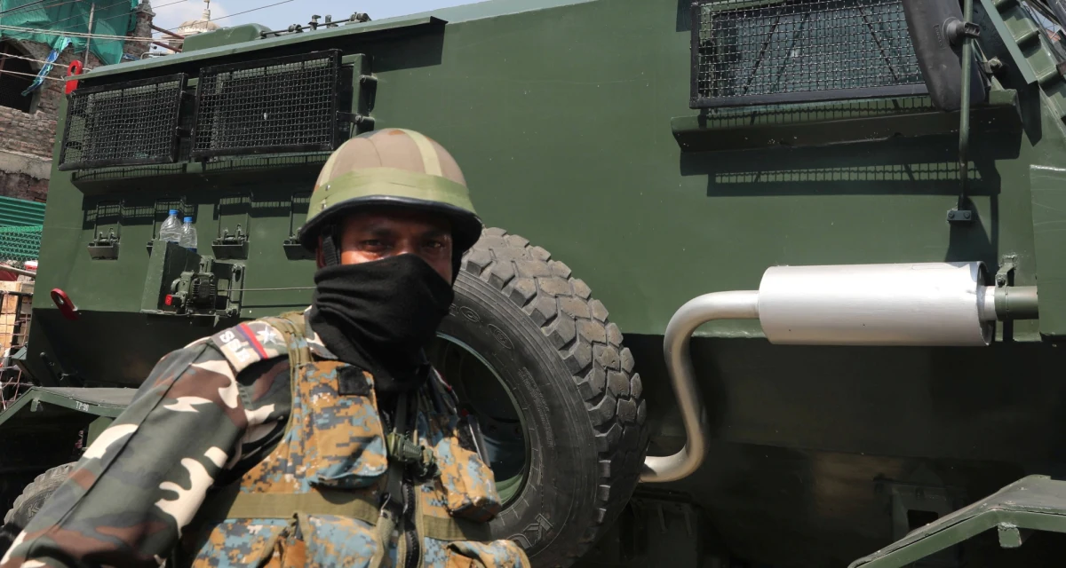 Co najmniej sześć osób zginęło, a 20 zostało rannych w wyniku wybuchu w zakładach chemicznych w miejscowości Dhaulana, około 60 km na wschód od stolicy Indii Delhi. Liczba ofiar może wzrosnąć, ponieważ wielu rannych jest w ciężkim stanie - poinformowała agencja Reutera, powołując się na lokalną policję i władze. 