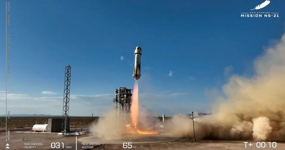 Firma Blue Origin, należąca do amerykańskiego miliardera i prezesa Amazona Jeffa Bezosa, zrealizowała swój piąty turystyczny lot w kosmos. Na pokładzie statku znajdowało się sześć osób - poinformowała agencja Reutera. Poprzedni lot odbył się w marcu. 