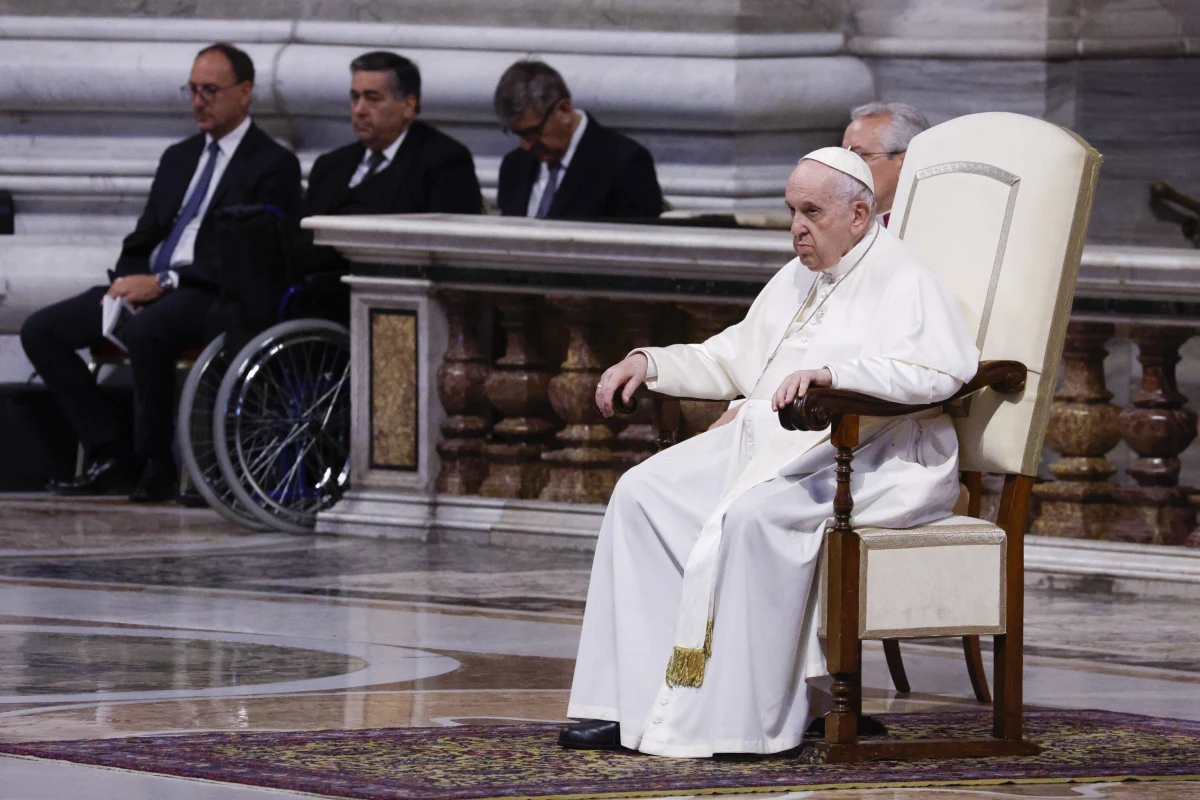 W ostatnich dniach ponownie pojawiły się plotki mówiące o tym, że wkrótce papież Franciszek może abdykować. O jego możliwej rezygnacji piszą watykaniści i wskazują, że kilka jego ostatnich decyzji może być przygotowaniem do tego.