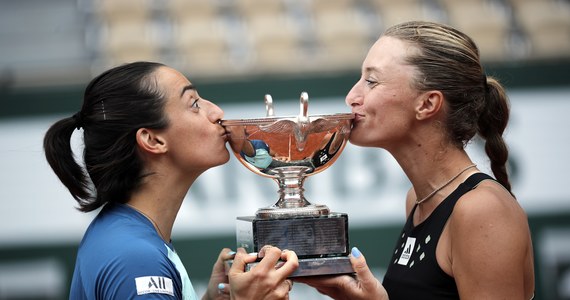 Francuzki Caroline Garcia i Kristina Mladenovic triumfowały w grze podwójnej wielkoszlemowego turnieju tenisowego French Open. W finale w Paryżu pokonały rozstawione z numerem ósmym Amerykanki Cori Gauff i Jessicę Pegulę 2:6, 6:3, 6:2.