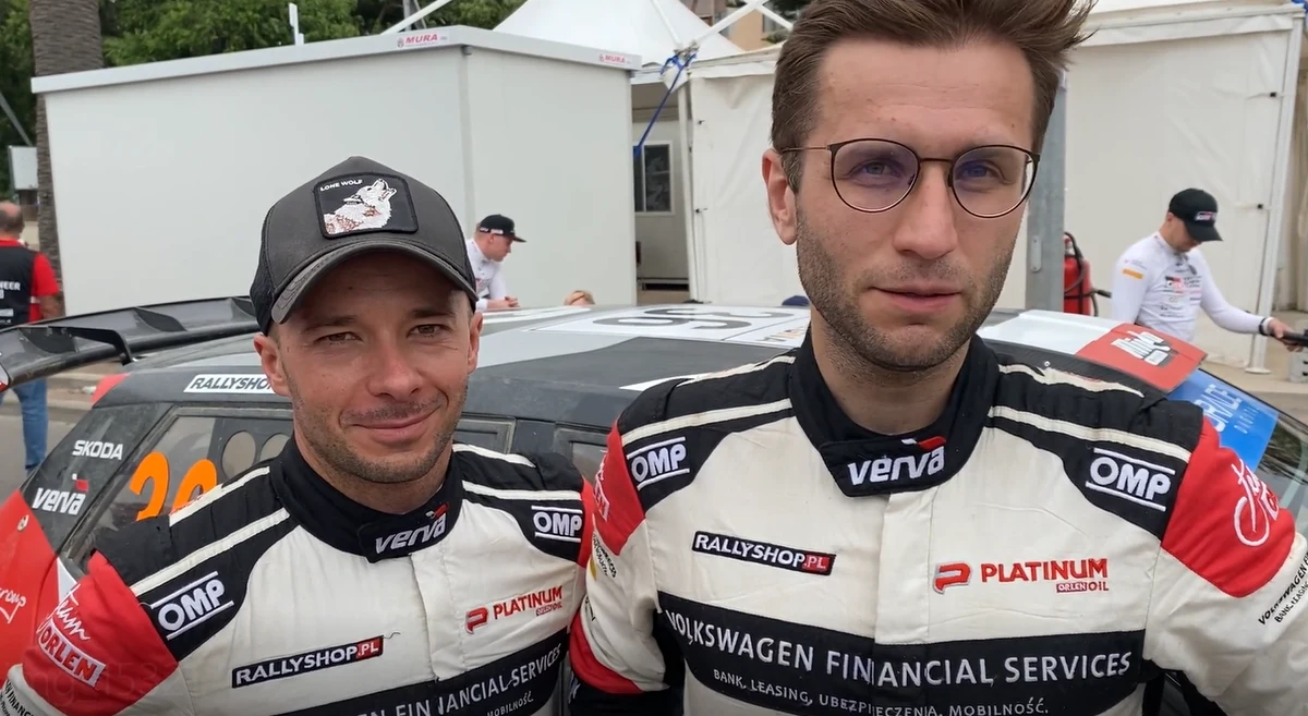 Osiągnięcie mety to dla nich powód do radości. I trudno się dziwić, bo na takim poziomie jeszcze nie rywalizowali! Polska załoga Mikołaj Marczyk i Szymon Gospodarczyk wzięła udział w kolejnej rundzie mistrzostw świata WRC2. Polacy debiutowali w ten weekend w Rajdzie Sardynii. W swojej klasie zajęli 8. miejsce.