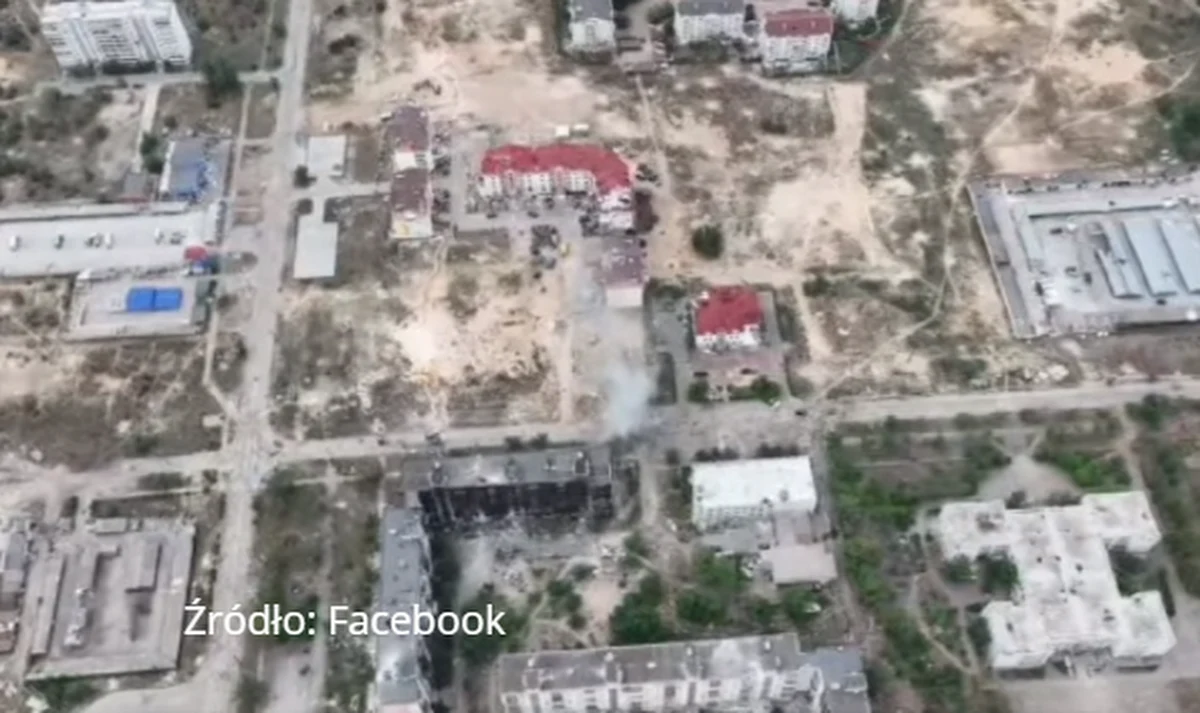 Ukraińscy wojskowi opublikowali nagranie pokazujące zniszczenie rosyjskiego sprzętu w Siewierodoniecku w obwodzie ługańskim. Zacięte walki o kontrolę nad tym miastem trwają od ubiegłego tygodnia.