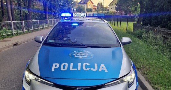 Policjanci z komisariatu w Brzeszczach ratowali życie rowerzysty, u którego doszło do nagłego zatrzymania krążenia. 68 - letni mieszkaniec Jawiszowic po odzyskaniu funkcji życiowych pod opieką ratowników medycznych trafił do szpitala.

