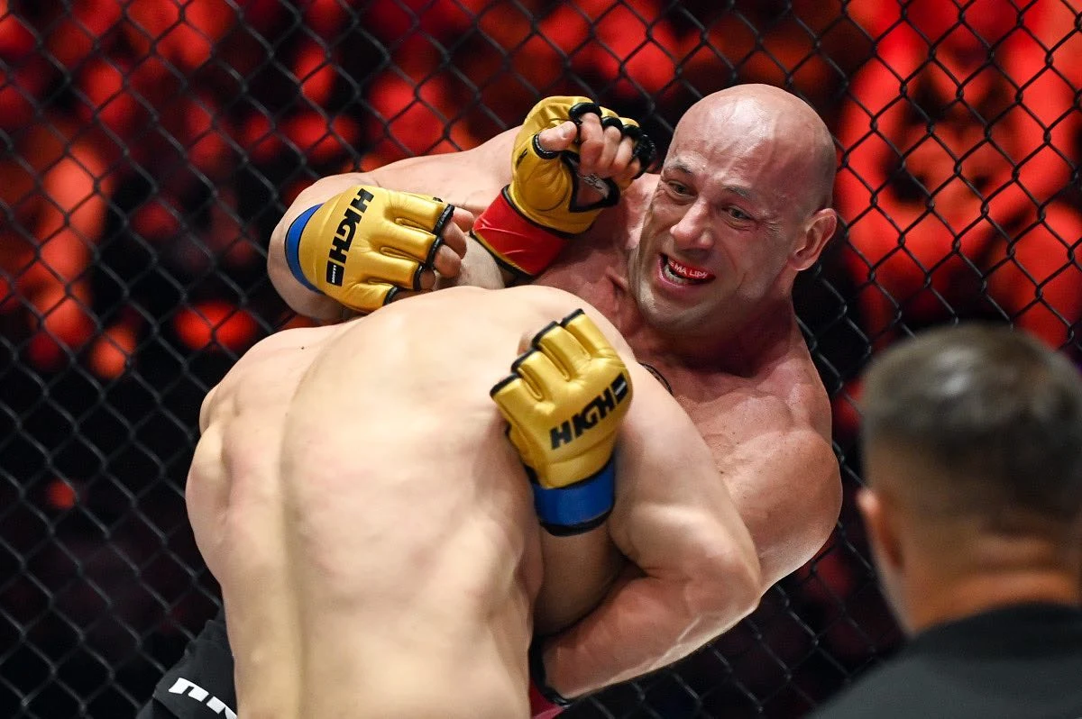 Podczas sobotniej imprezy sportowej w Ergo Arenie walczyli nie tylko zawodnicy High League 3. Na trybunach doszło do bójki między widzami. Organizatorzy wezwali policję. Funkcjonariusze zatrzymali czterech mężczyzn.    

