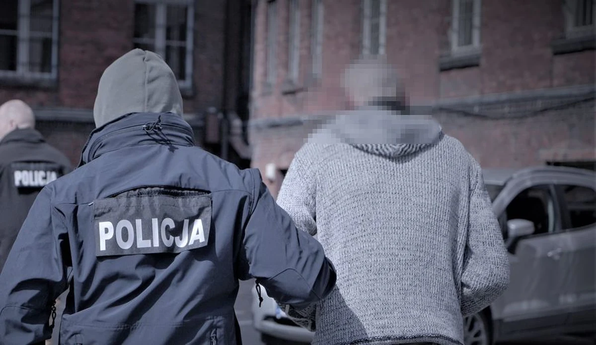 Policjanci zatrzymali w Słupsku 52-latka poszukiwanego Europejskim Nakazem Aresztowania. Mężczyzna jest podejrzany o to, że w 2016 roku w Niemczech doprowadził do ciężkiego uszkodzenia ciała i zabójstwa 4-miesięcznego dziecka.

