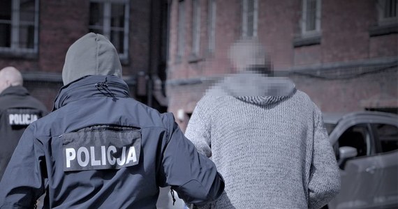 Policjanci zatrzymali w Słupsku 52-latka poszukiwanego Europejskim Nakazem Aresztowania. Mężczyzna jest podejrzany o to, że w 2016 roku w Niemczech doprowadził do ciężkiego uszkodzenia ciała i zabójstwa 4-miesięcznego dziecka.

