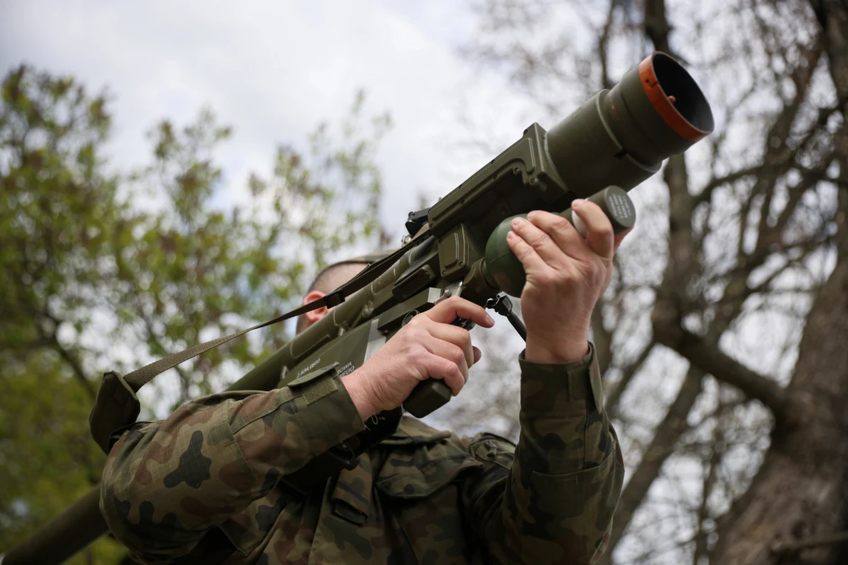 Supernowoczesna polska broń, rakiety przeciwlotnicze Piorun i amunicja krążąca Warmate, robi furorę w wojnie na Ukrainie. W mediach społecznościowych wokół pocisków Piorun powstał prawdziwy kult - pisze niemiecki dziennik "Welt".