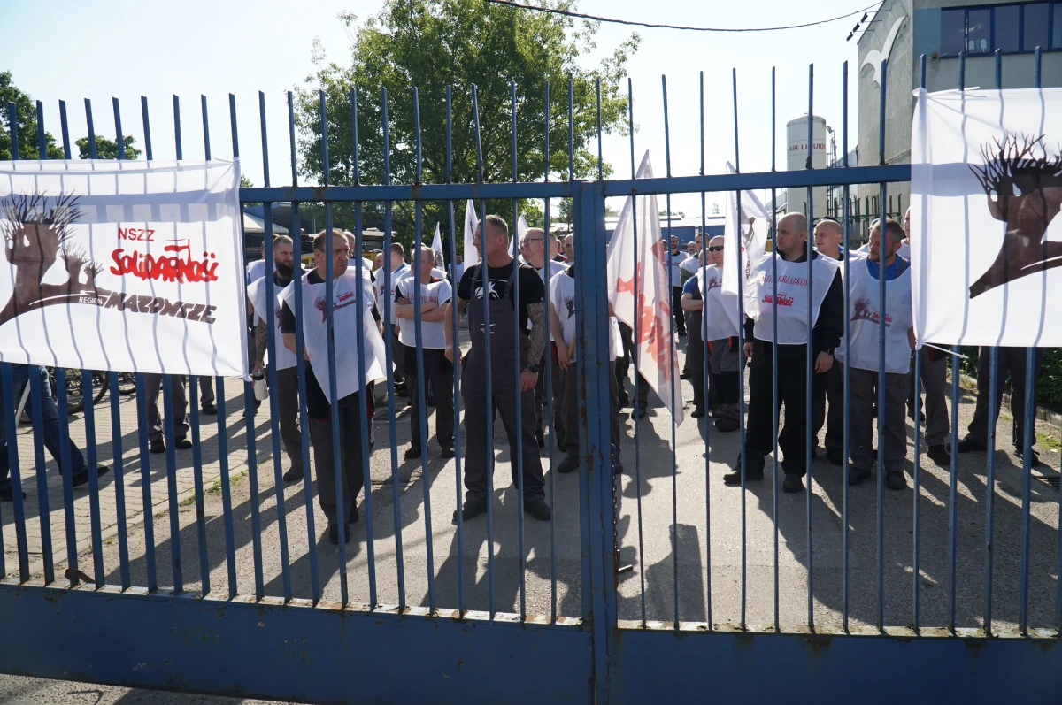 O 6 rano pracownicy spółki Altrad-Mostostal, produkującej rusztowania i szalunki, odmówili pracy. Rozpoczęty dziś strajk zapowiadali od tygodni.