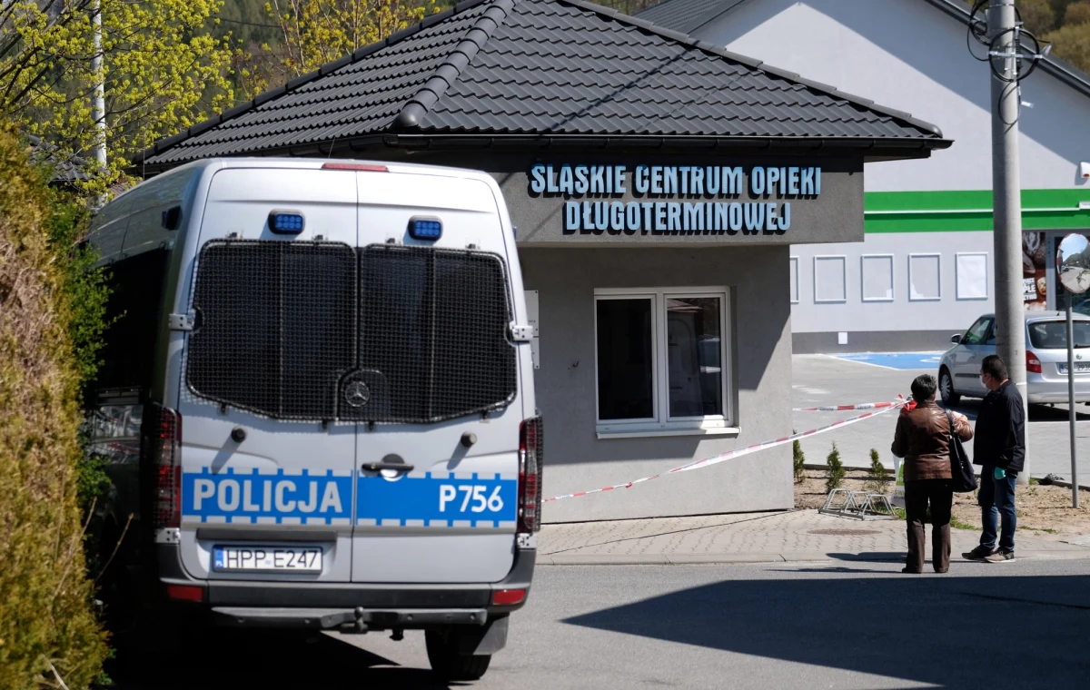 ​Nie będzie prokuratorskich zarzutów związanych z zakażeniem koronawirusem i śmiercią pacjentów w ośrodku opieki w Czernichowie w Śląskiem. Do licznych zakażeń i zgonów doszło tam wiosną 2020 roku. Jak dowiedział się dziennikarz RMF FM, po dwuletnim śledztwie prokuratura w Bielsku-Białej umorzyła śledztwo w tej sprawie.