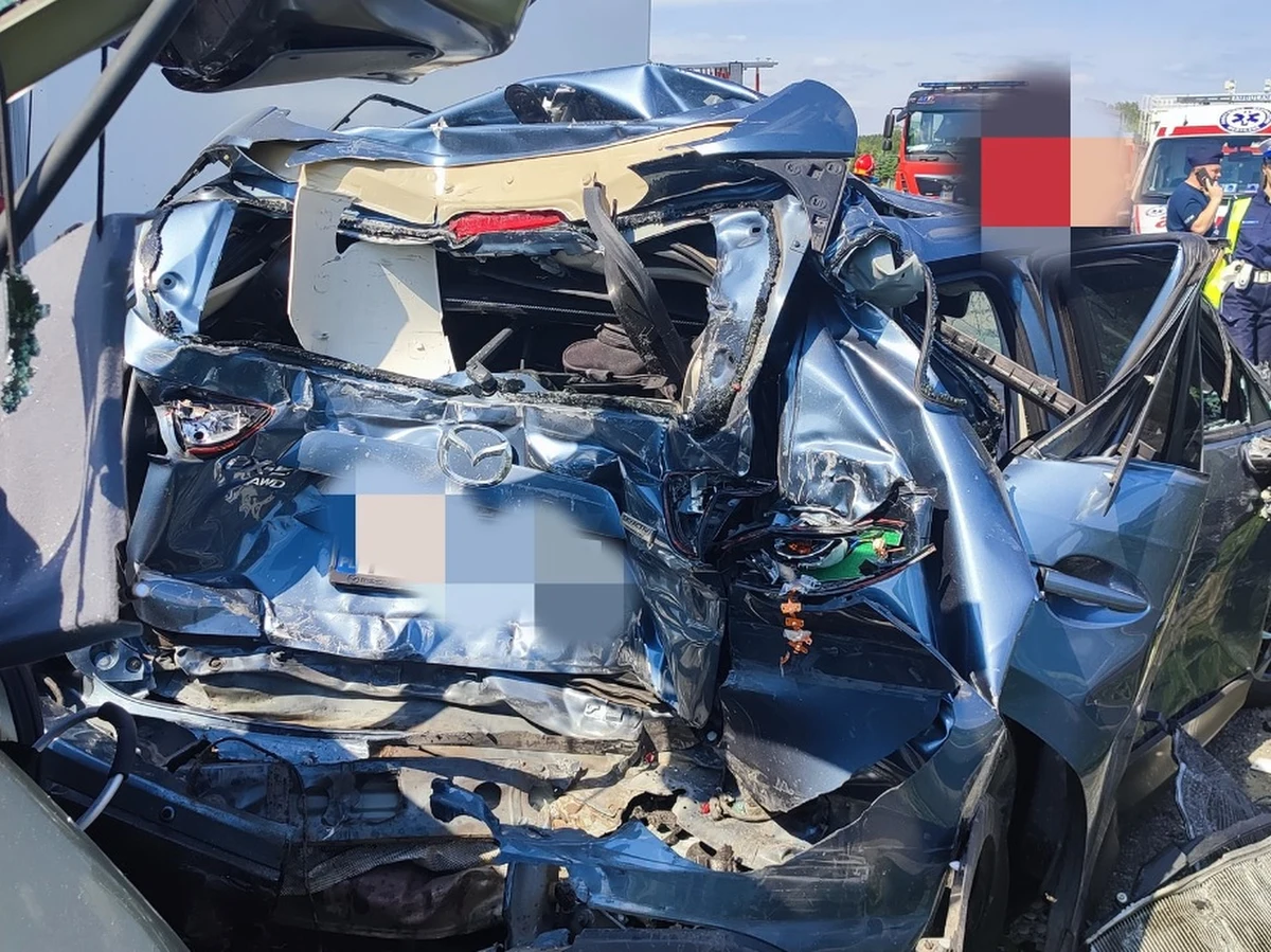 Pięć samochodów zderzyło się na S8 w powiecie wyszkowskim. Trzy osoby trafiły do szpitala. Trasa w stronę Warszawy przez kilka godzin była całkowicie zablokowana.