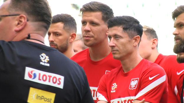 - Reprezentacja Polski przeprowadziła trening na stadionie Legii Warszawa. Po raz kolejny do zajęć selekcjoner Czesław Michniewicz użył drona i specjalnie zamontowany telebim. Zobacz z Interią jak Polacy trenowali przy Łazienkowskiej przed meczem z Belgią. 