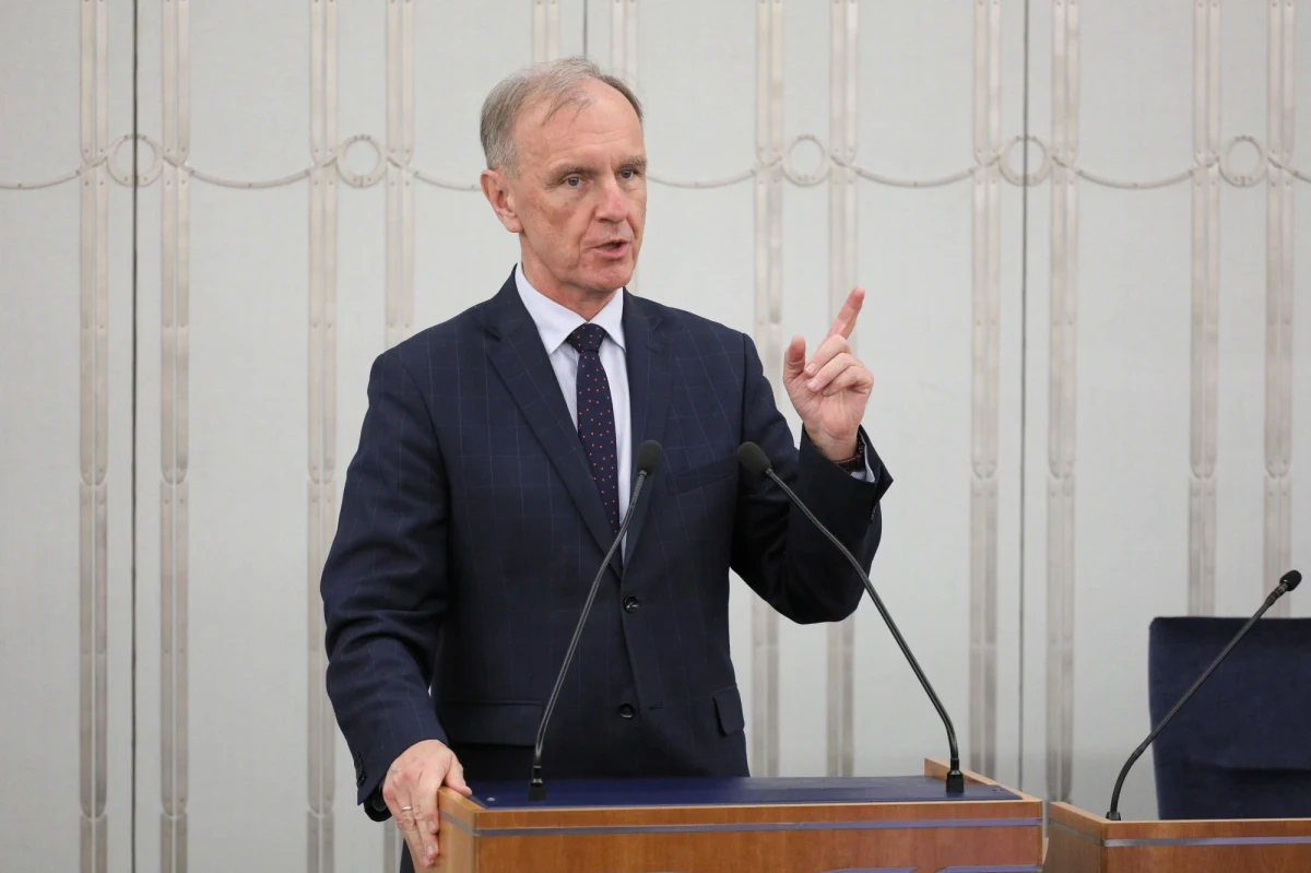 "Rozmowy z Putinem na temat zakończenia blokady ukraińskich portów może podejmować tylko i wyłącznie taki kraj, który ma stosunek "łagodniejszy" do Moskwy niż Ukraina, a Turcja do takich krajów należy" - mówił w internetowym radiu RMF24 senator PO Bogdan Klich, zapytany o wstępne porozumienie Turcji z Rosją w sprawie zapewnienia eksportu ukraińskiego zboża korytarzem morskim z portu w Odessie.