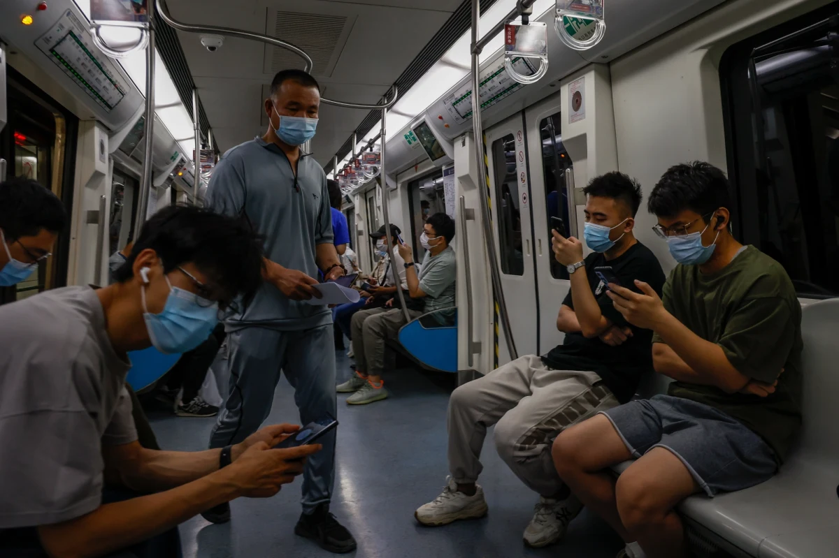 Chiny staną wkrótce przed poważnymi wyzwaniami. Wszystko przez demografię. Liczba mieszkańców najludniejszego kraju świata zacznie niebawem spadać po raz pierwszy od ponad pół wieku. „Wywoła to głębokie przemiany w gospodarce globalnej” – prognozuje badaczka z australijskiego Uniwersytetu Wiktorii Xiujian Peng.