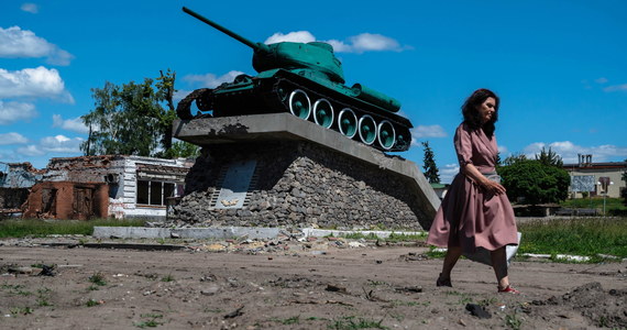 Rosyjska inwazja trwa już czwarty miesiąc i przynosi dramatyczne skutki dla obywateli Ukrainy. Co najmniej 60 proc. Ukraińców potrzebuje pomocy psychologicznej, 44 proc. wojna zmusiła do rozłąki z rodziną - oceniła Ołena Zełenska, małżonka prezydenta Wołodymyra Zełenskiego.