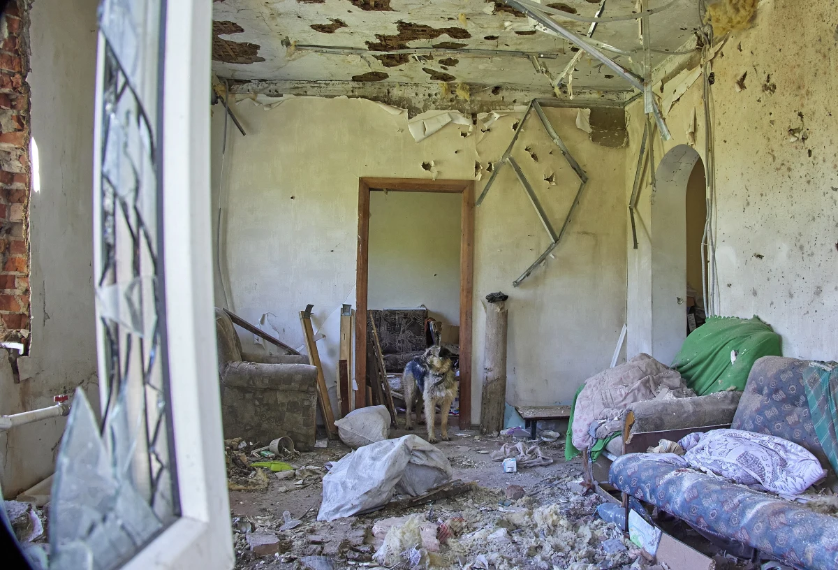 W opanowanym przez Rosjan Maiupolu wprowadzono kwarantannę. Władze obawiają się wybuchu epidemii cholery i czerwonki. W mieście brakuje wodny pitnej, a pod gruzami setek bloków gniją zwłoki. 