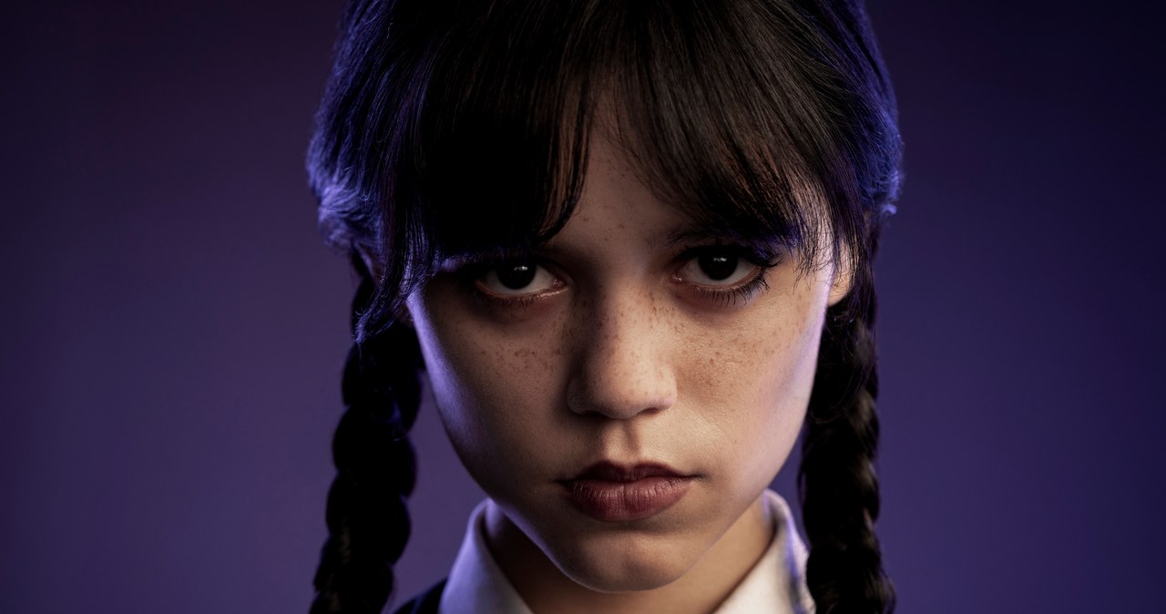 Jenna Ortega na gali Emmy. Miała na sobie tylko klejnoty