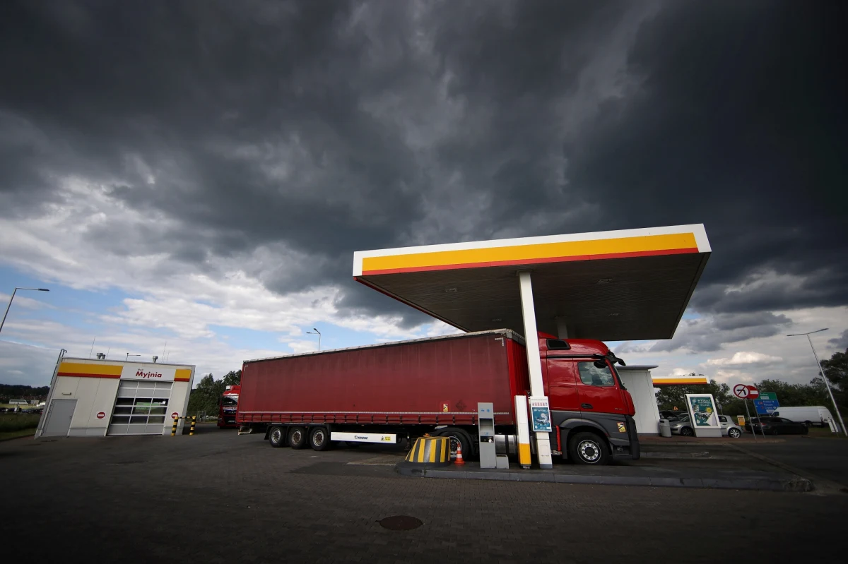 Czy czeka nas przekroczenie bariery 10, a nawet 15 złotych za litr benzyny? Kiedy ceny na stacjach paliw przestaną rosnąć? Jaka będzie reakcja światowych rynków oraz dostawców paliw spoza Rosji? Czy autogaz także podrożeje, a jeśli tak, to kiedy? Na te wszystkie pytania dziennikarza RMF FM Tomasza Weryńskiego w internetowym radiu RMF24 odpowiadała Urszula Cieślak - ekspertka rynku paliw z BM Reflex.